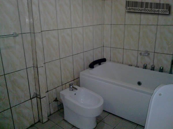 Appartement meublé 2 chambres F3 à louer à Douala Bonamoussadi