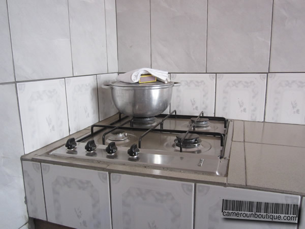 Cuisine appartement meublé Yaoundé Ekié