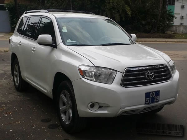 Location Toyota Highlander 4X4 à Douala