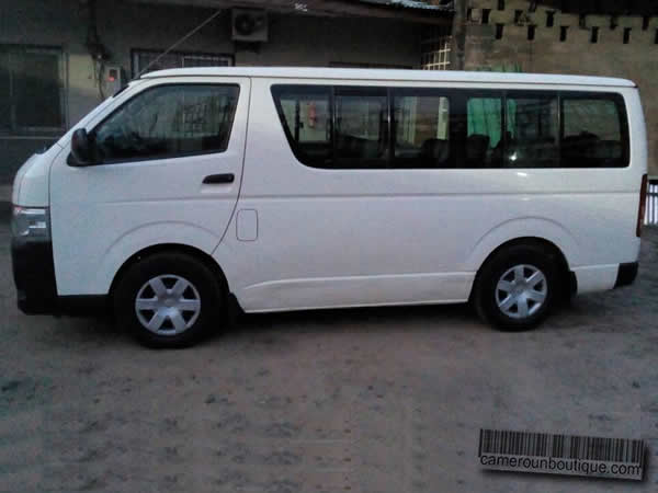 Location Toyota Minibus 15 places à Douala