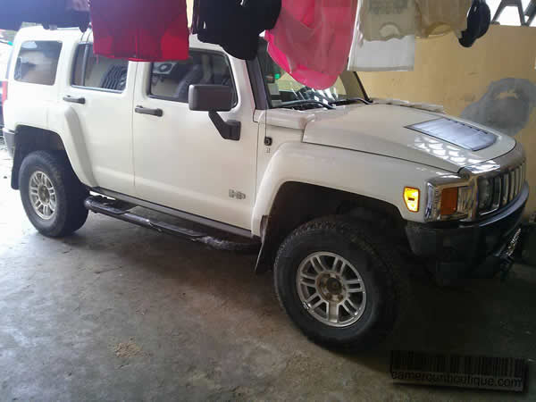 Voiture Hummer Climatisée à louer à Douala