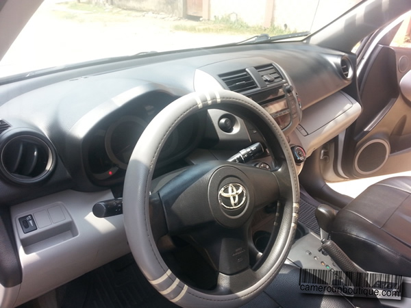 Location Toyota Rav4 2008 5 Places à Douala