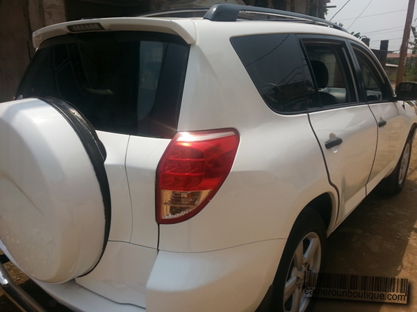 Location Toyota Rav4 2008 5 Places à Douala