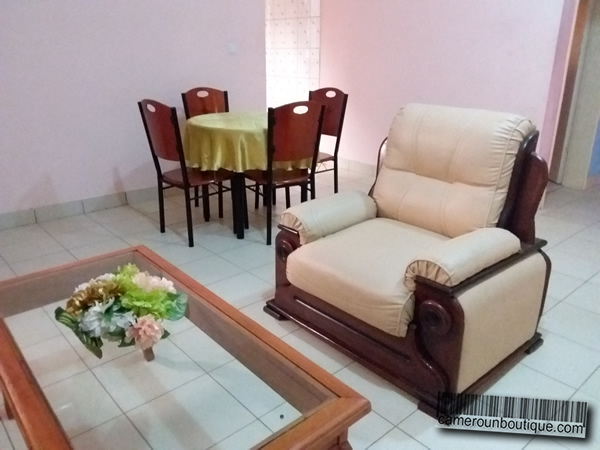 Séjour Appartement meublé climatisé 2 chambres à louer à Yaoundé Nsam Garanti