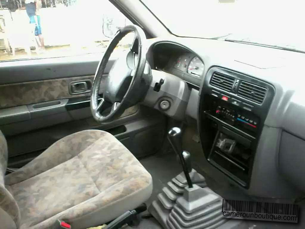 Location voiture à Douala pickup Double Cabine Nissan Navarra D22