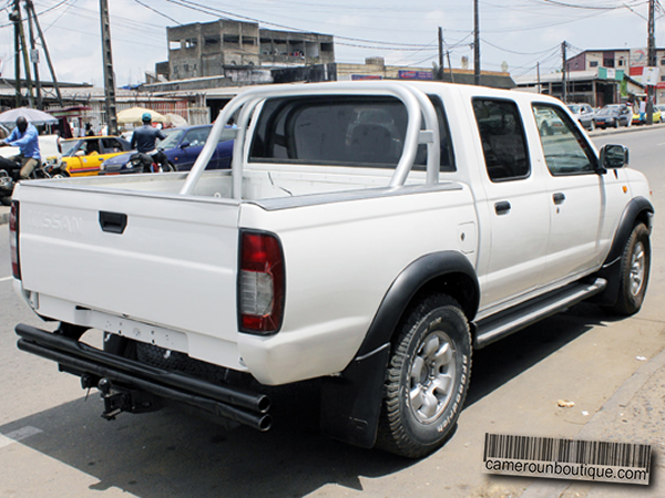 Location voiture à Douala pickup Double Cabine Nissan Navarra D22