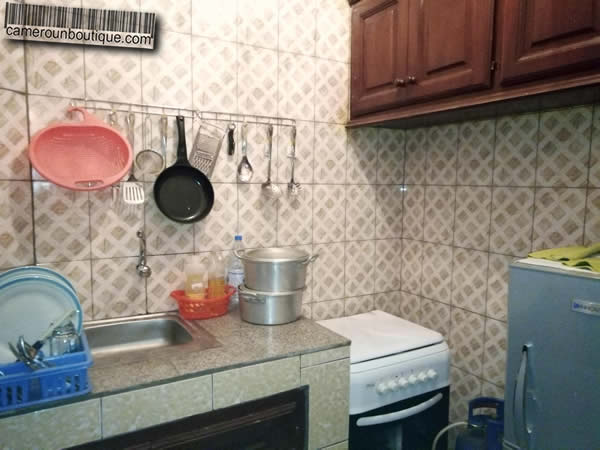 Cuisine appartement meublé Yaoundé Elig Esono