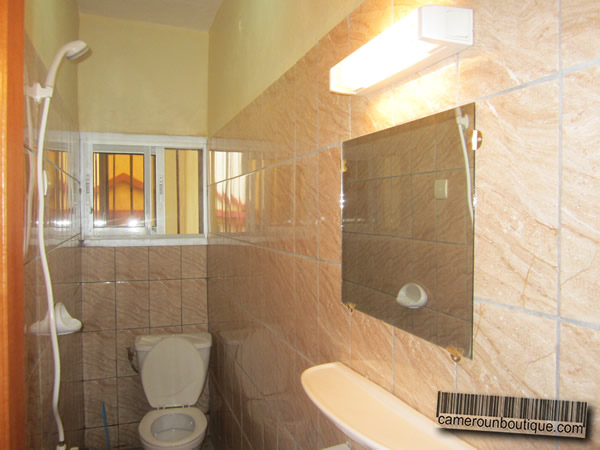 Appartement meublé 3 chambres F4 à louer à Yaoundé Omnisport