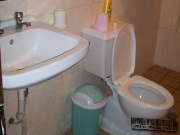 Salle de bain appartement meublé Douala Akwa