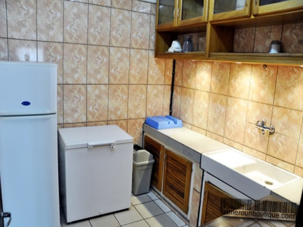 Cuisine appartement meublé Douala Akwa