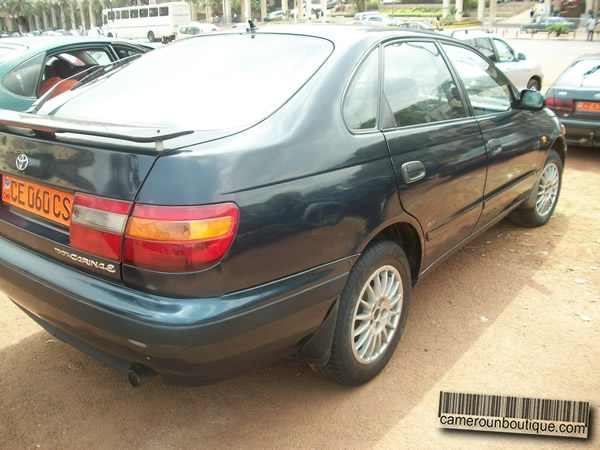 Toyota Carina E à Douala