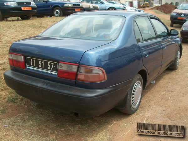 Location Voiture Toyota Carina E à Yaoundé