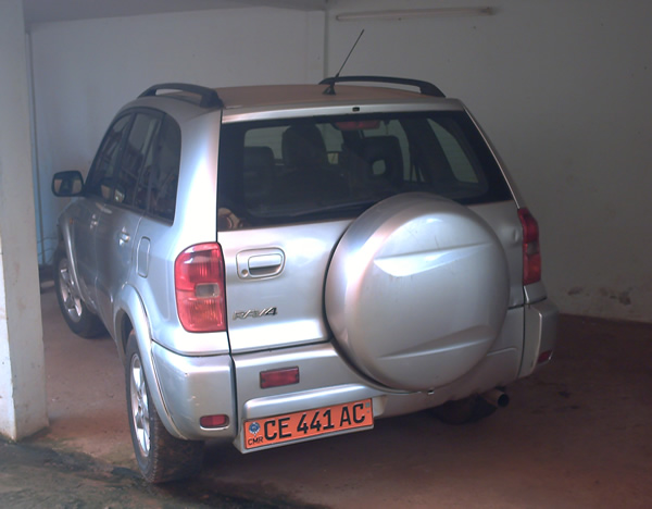 Location Voiture Toyota Rav 4 à Yaoundé