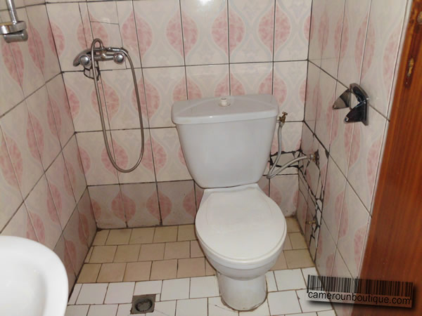 Salle de bain studio meublé Yaoundé Ahala Pharmacam