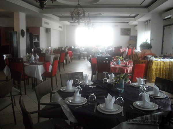 Salle de banquets à Douala Bessengué Salle de banquets à Douala Bessengué