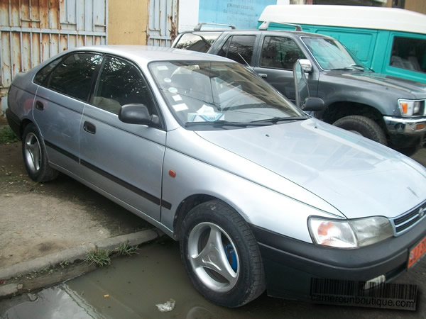 Location Voiture Toyota Carina E à Douala