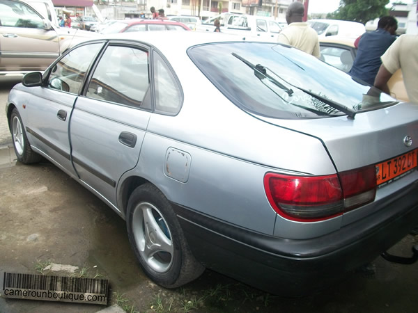 Location Voiture Toyota Carina E à Douala