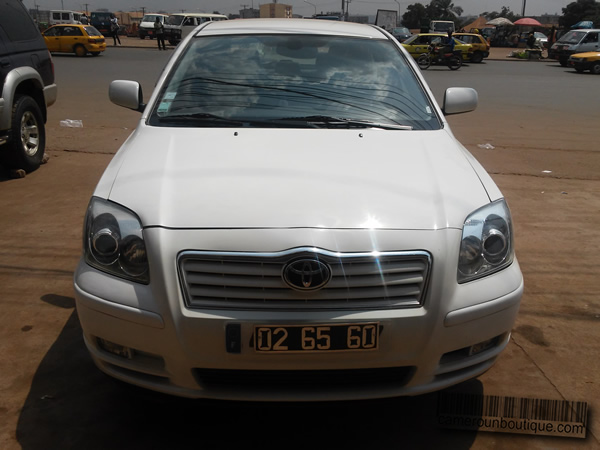 Location voiture berlines Toyota Avensis luxe à Yaoundé