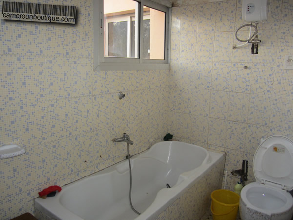 Salle de bain appartement meublé Yaoundé Awae