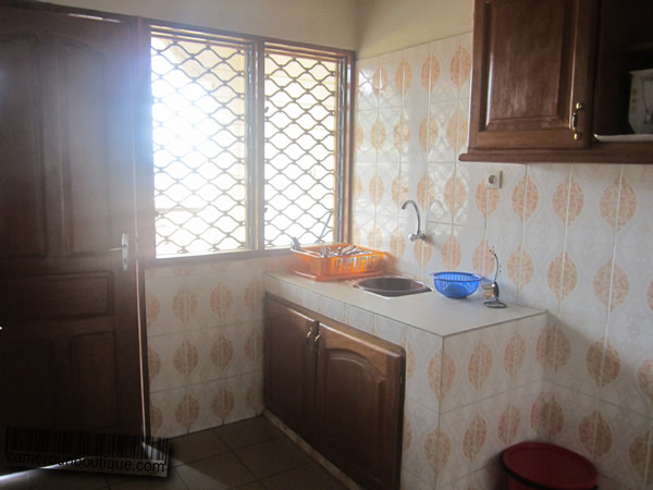 Cuisine appartement meublé Yaoundé Tropicana