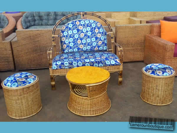 Salon en Rotin de 4 Places avec Tabouret et Table à Yaoundé