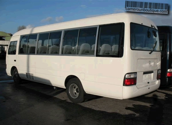 Location voiture mini bus Toyota Coaster à Douala