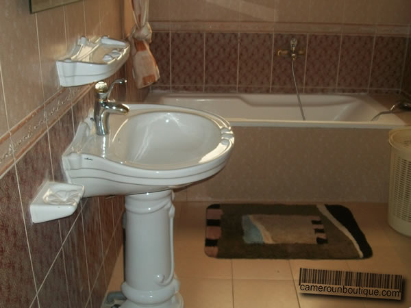 Salle de bain appartement meublé Yaoundé Nkomo Maetur Salle de bain appartement meublé Yaoundé Nkomo Maetur