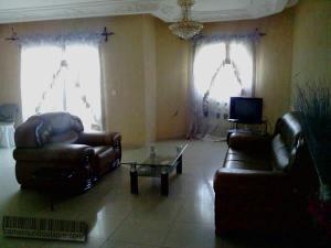 Appartement meublé 3 chambres F4 à louer à Douala Bonamoussadi