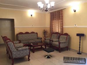 Appartement meublé 3 chambres F4 à louer à Yaoundé Omnisport