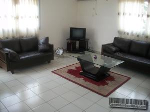 Salon appartement meublé Yaoundé Awae