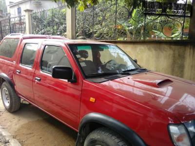 Location Nissan 4X4 Double Cabine HardBody à Douala